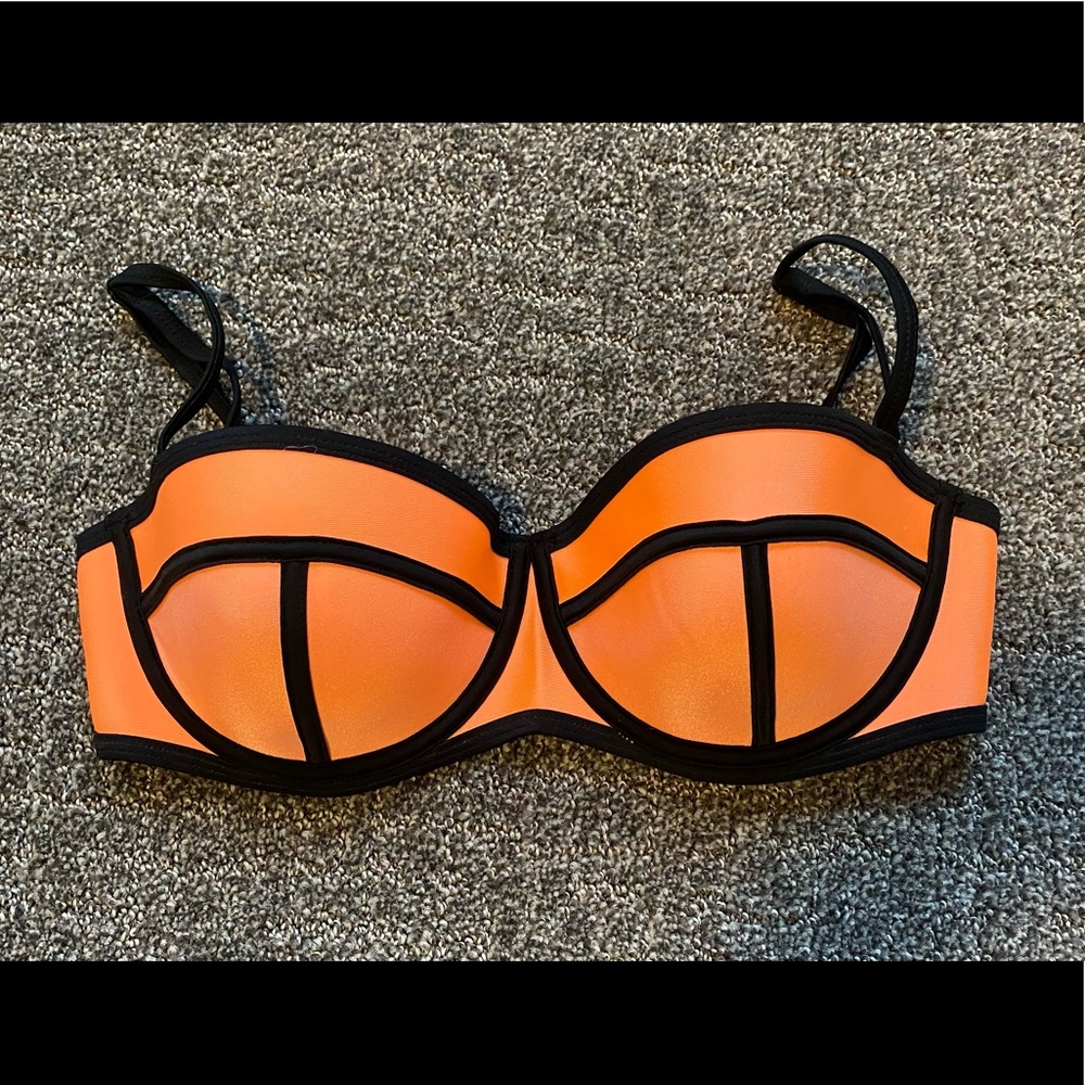 NWOT! Triangl bikini top